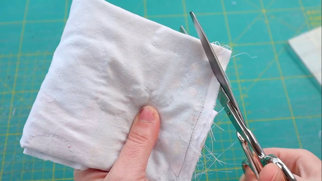  how to use tiny fabric scraps: step 12 cutting the corners