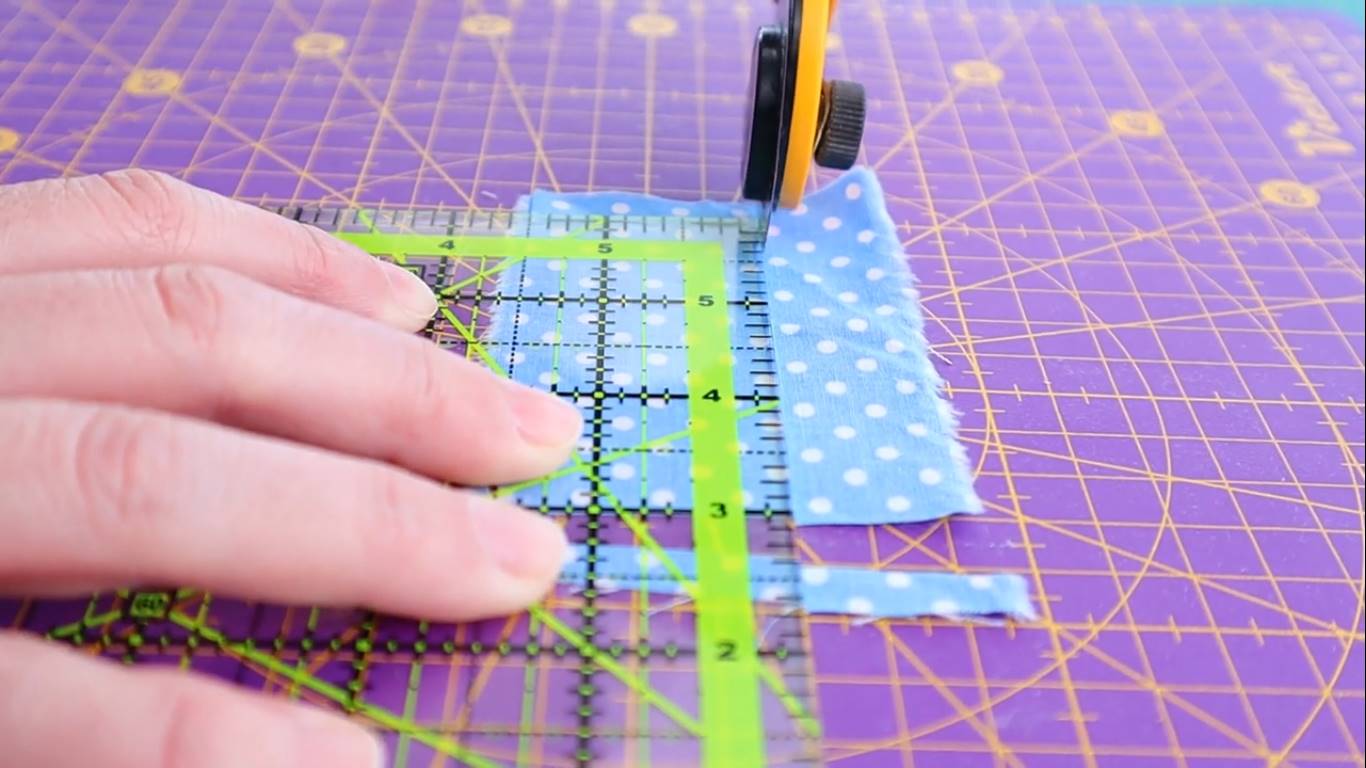 brick wall quilt pattern: step 2 cutting the fabric scraps