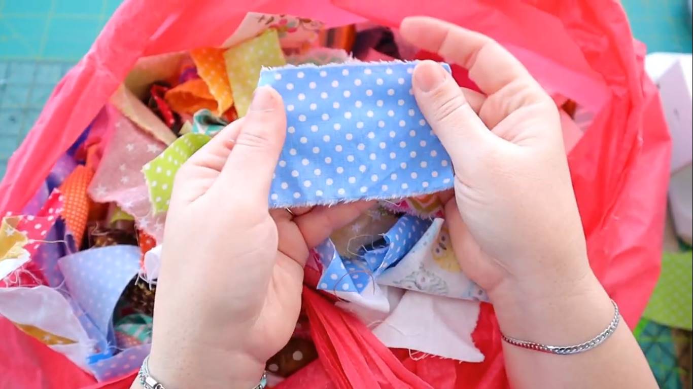 brick wall quilt pattern: step 1 sorting the scraps