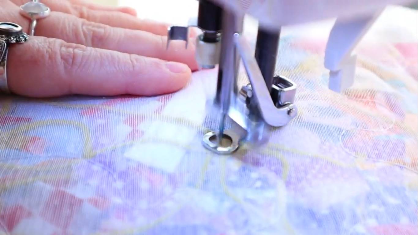  how to use tiny fabric scraps: step 7 quilting the fabric