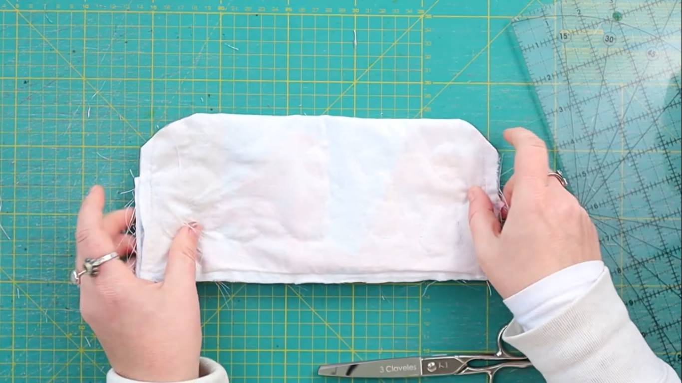  how to use tiny fabric scraps: step 13 sewing the rounded bottom