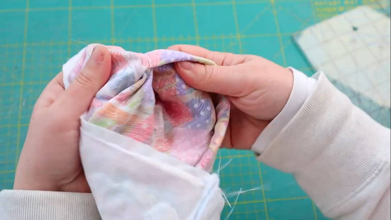  how to use tiny fabric scraps: step 14 turning the fabric inside out