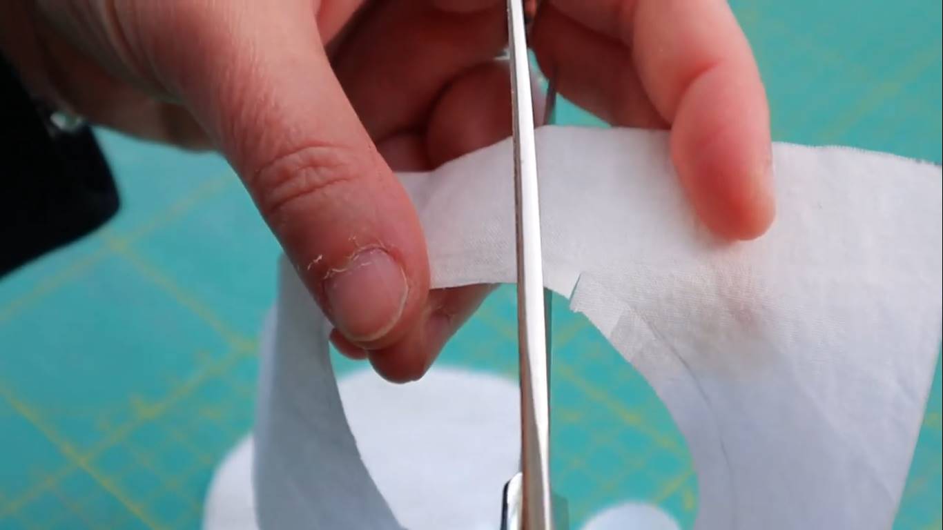  how to sew fabric circles step 3 cutting the seam allowance