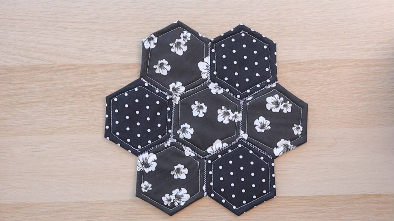 How to Quilt a Hexagon Quilt Top for Beginners