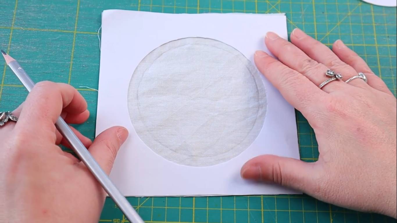  how to sew fabric circles step 2 drawing the seam allowance