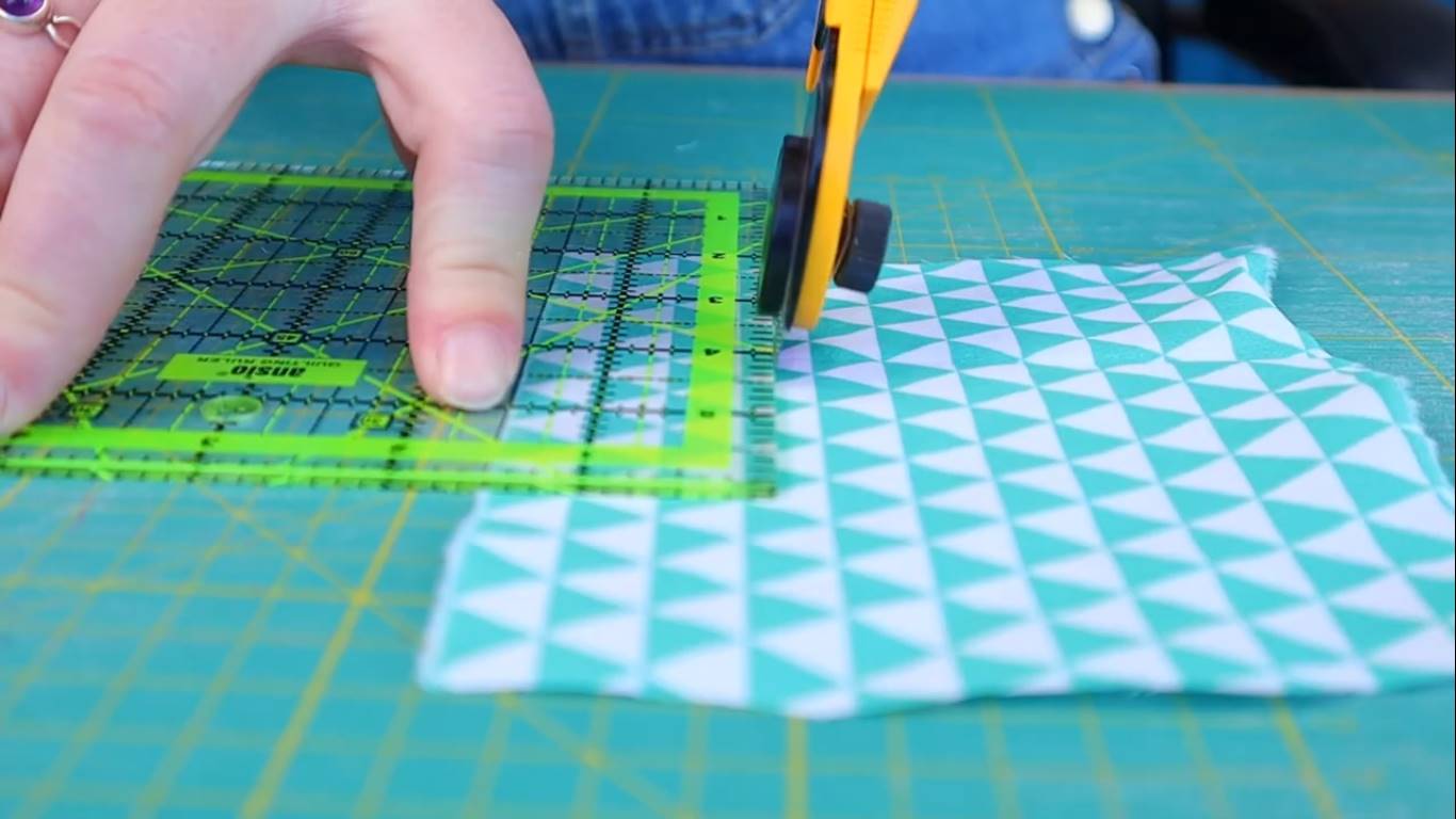 how to make a color wash quilt : step 1 cut the strips