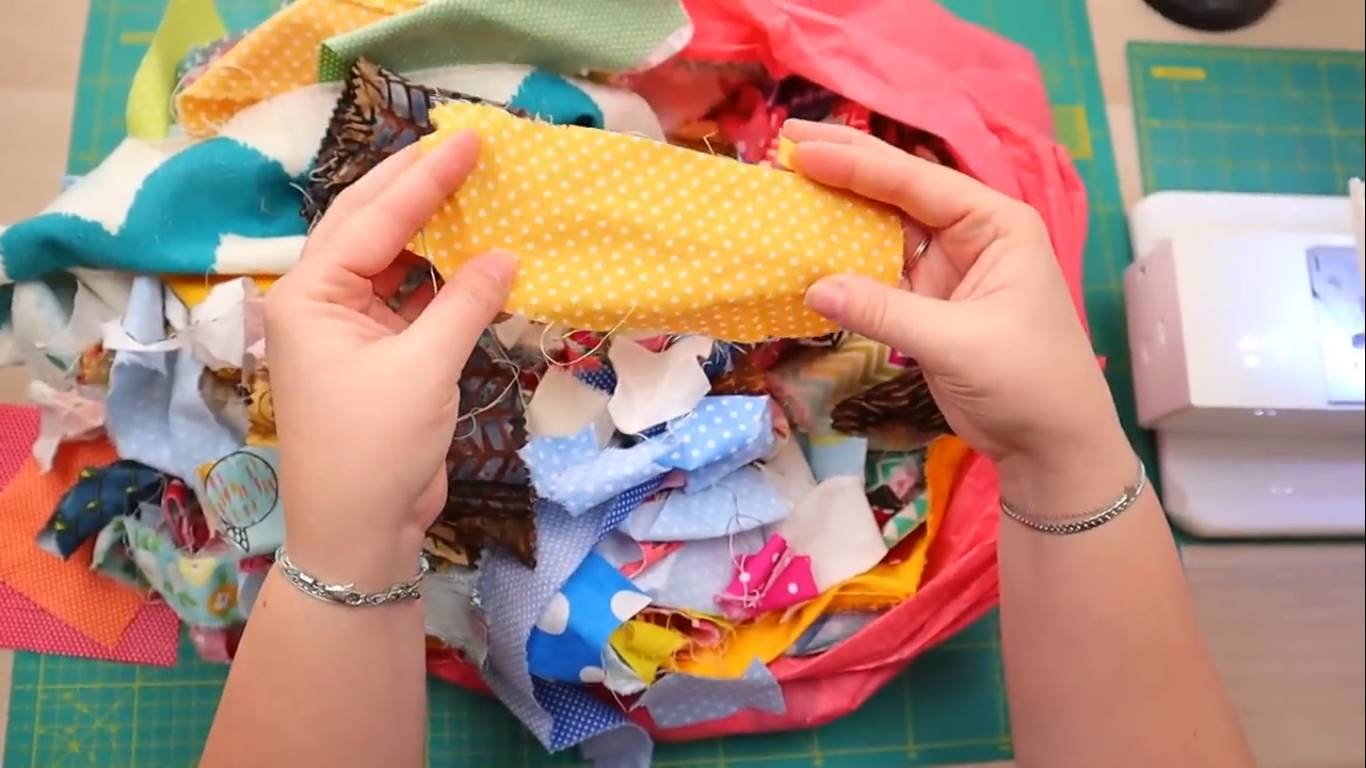 rainbow quilt step1: picking the scraps